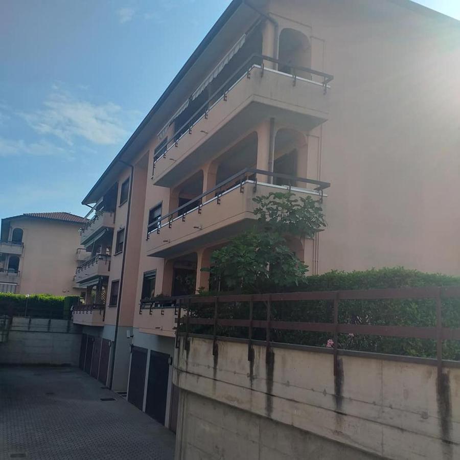 Fiorenza House Luisago Екстериор снимка